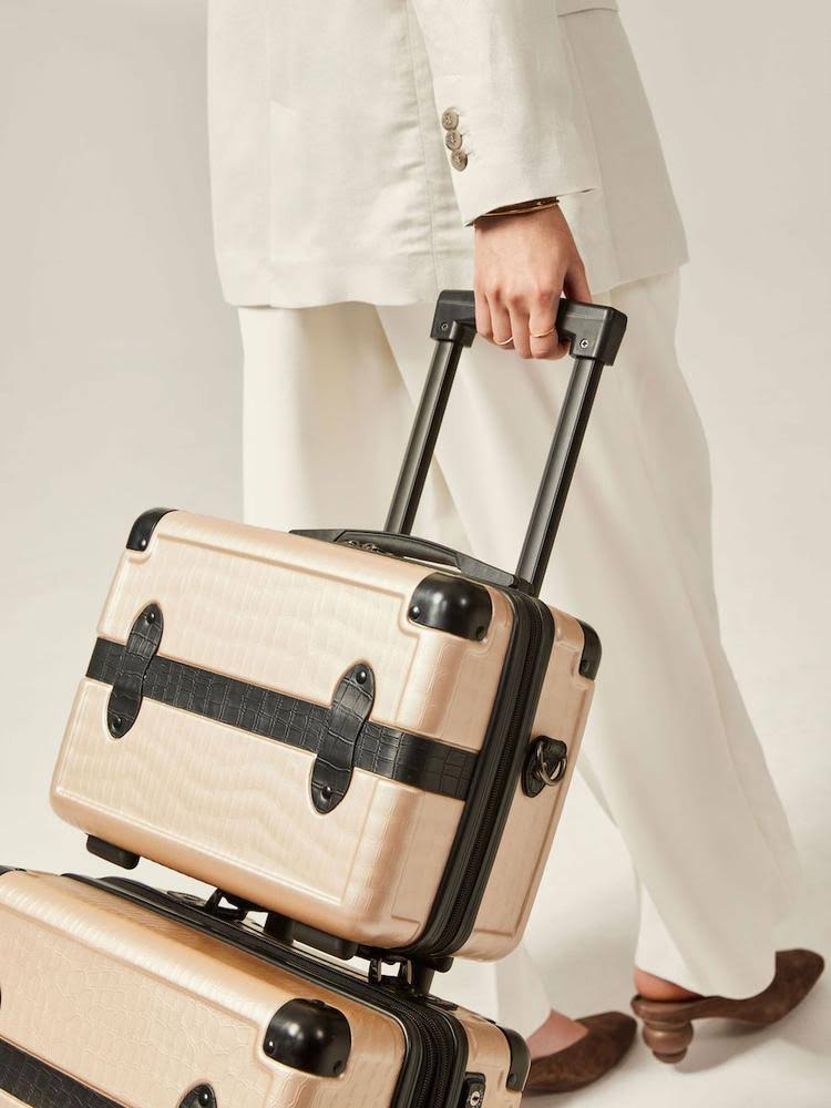 Nude Vanity Case F45913