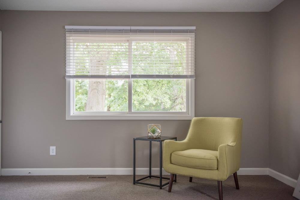 Cordless Faux Wood Room Darkening Blinds I18415