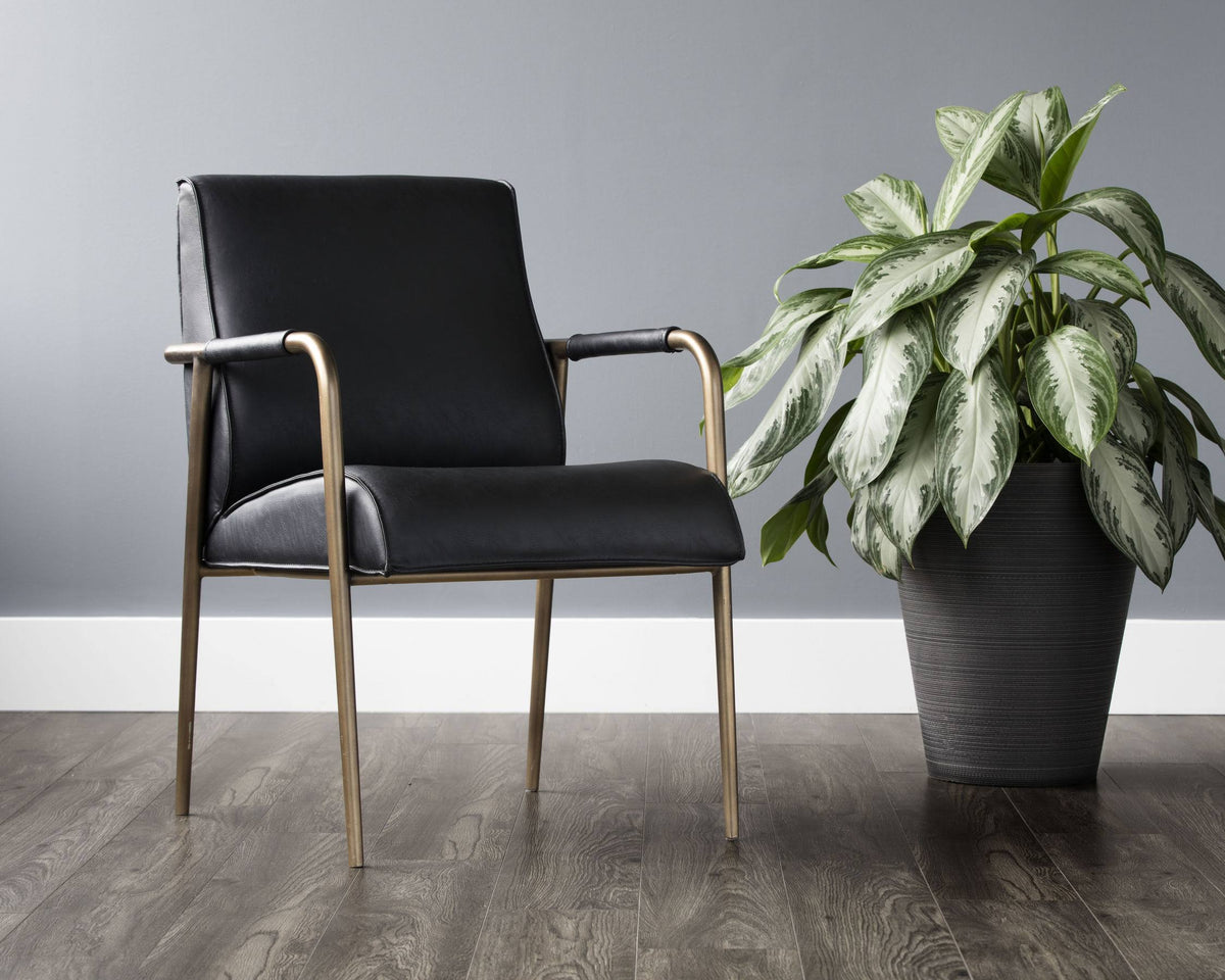 Vintage Black Armchair Q633348