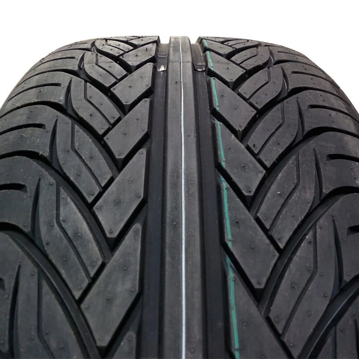 305/40R22 114V XL UHP SUV / CUV Tires U3673